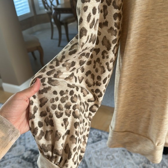 LUSH Tan & Cheetah Print Top - Picture 2 of 5